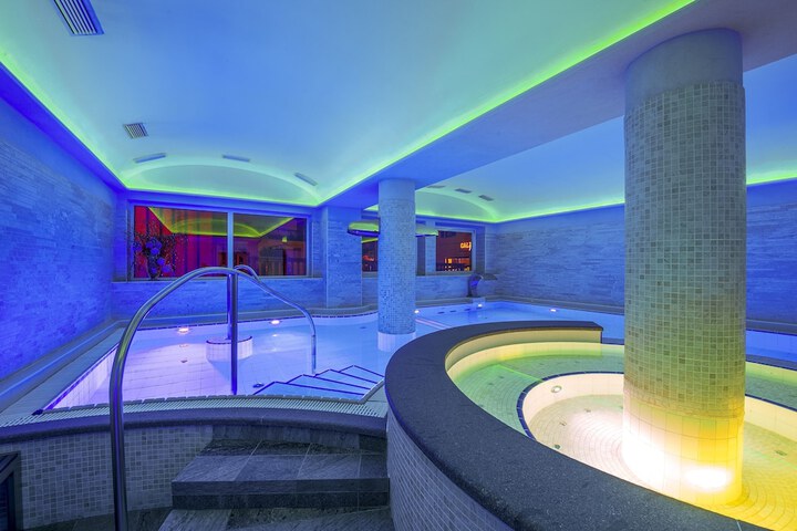 Pool 23 of 91
