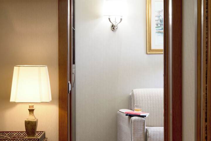 Room 42 of 98