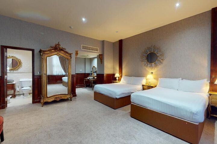 Room 12 of 36
