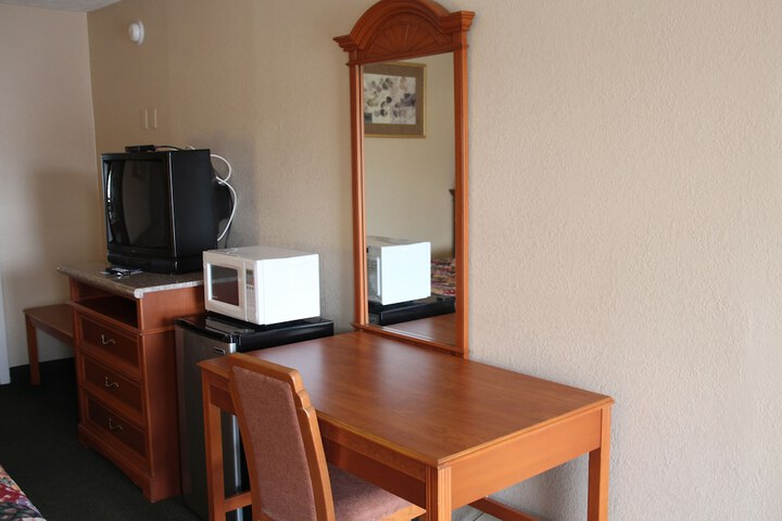 Room 32 of 43