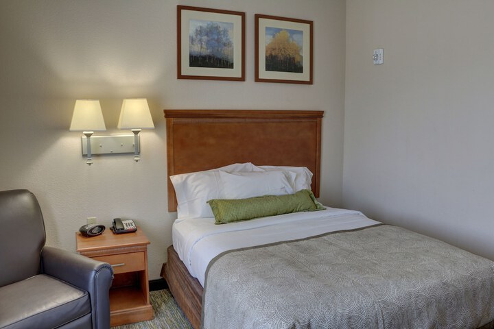 1 Queen Bed Studio Suite (16 of 19)