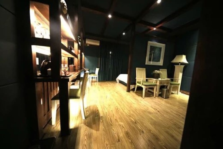 Lounge 57 of 65