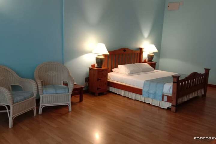Room 42 of 101