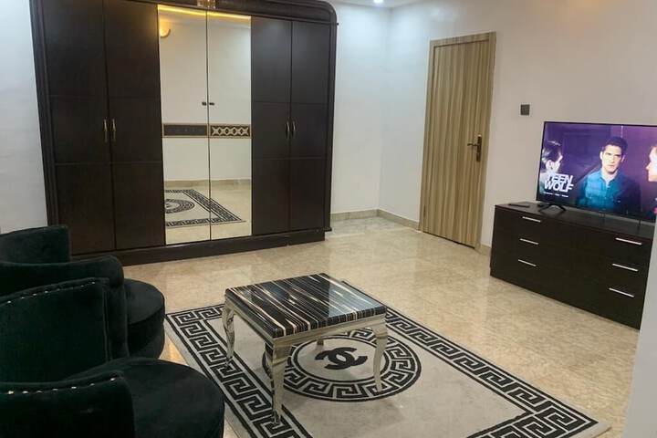 Room 4 of 23