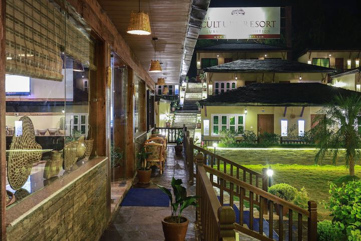 Hotel Exterior 44 of 48