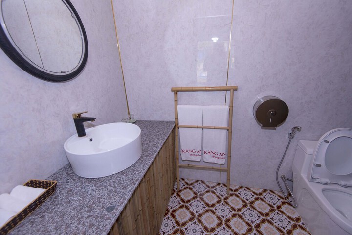 Room 52 of 113