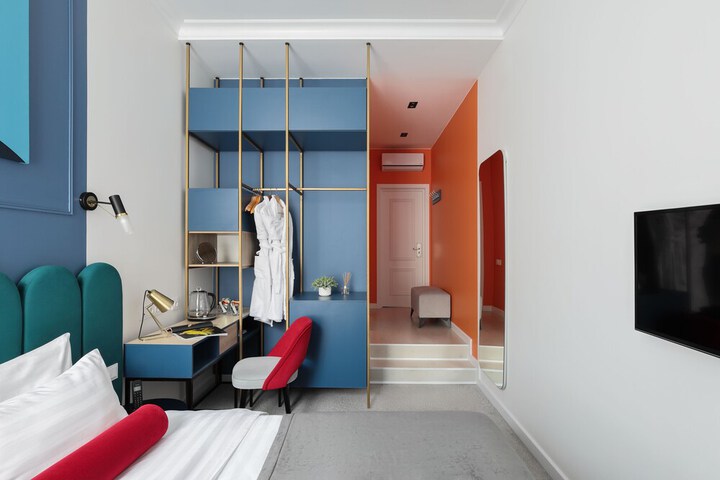Room 19 of 37