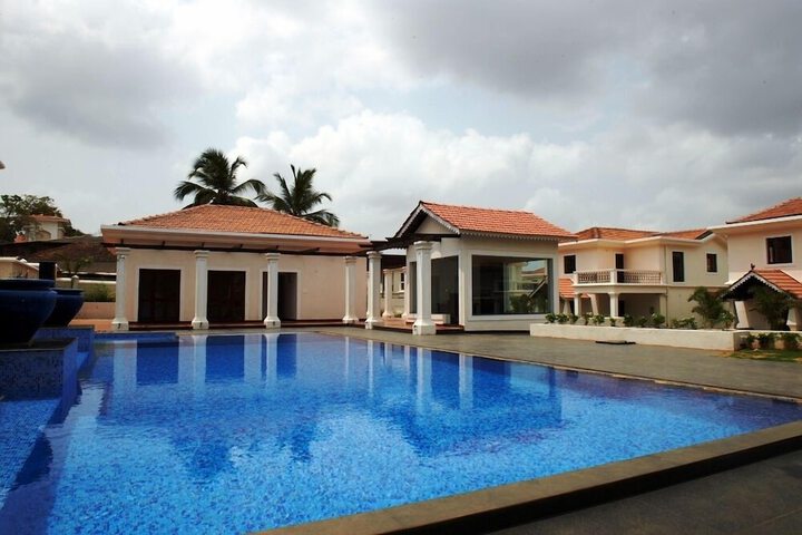 Hotel Pool