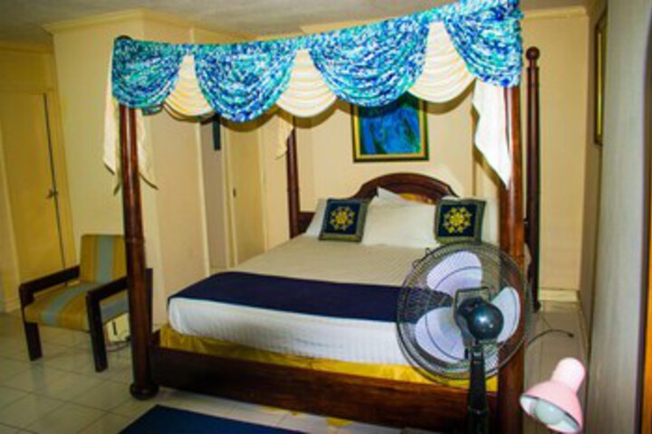 Room 14 of 15