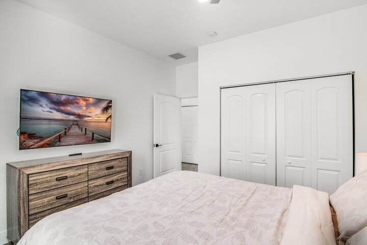 Room 5 of 90
