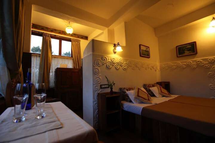 Room 4 of 28