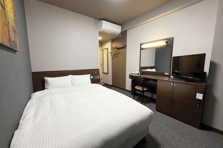 Room 4 of 26