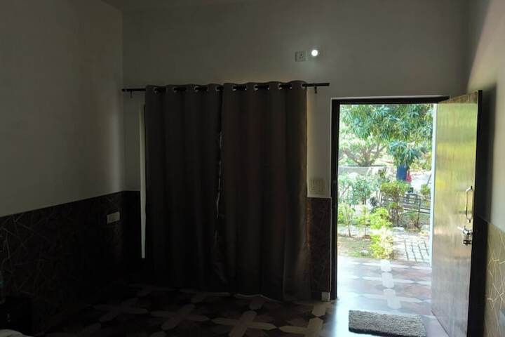 Room 6 of 39