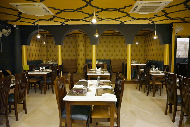 Dining 12 of 16