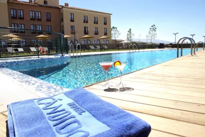 Hotel with Pool