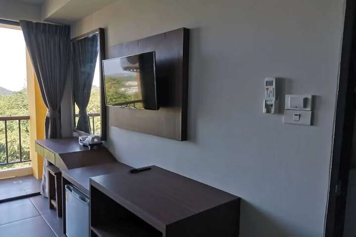 Room 5 of 31