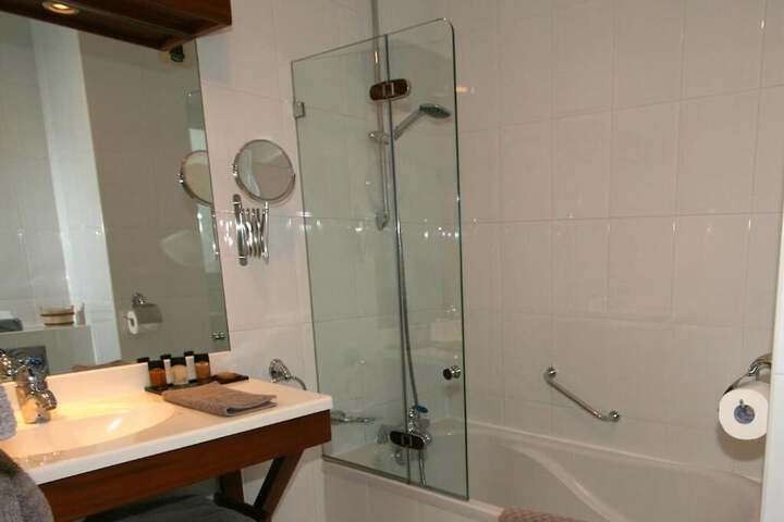 Room 18 of 28