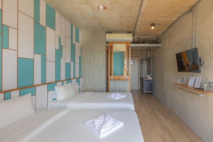 Room 6 of 34