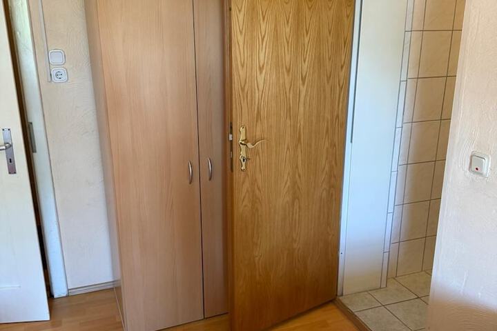 Room 4 of 6