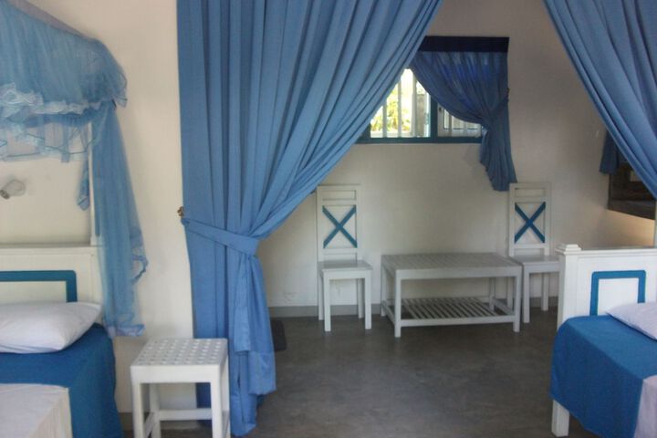 Room 11 of 32