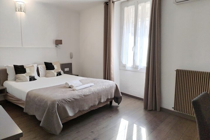 Room 9 of 47