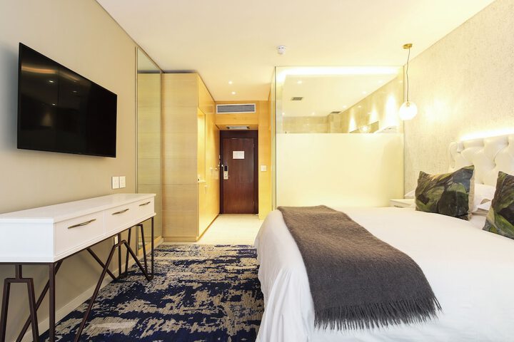 Room 25 of 108