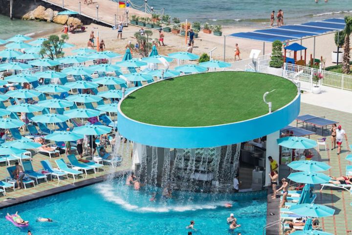 Pool 53 of 160