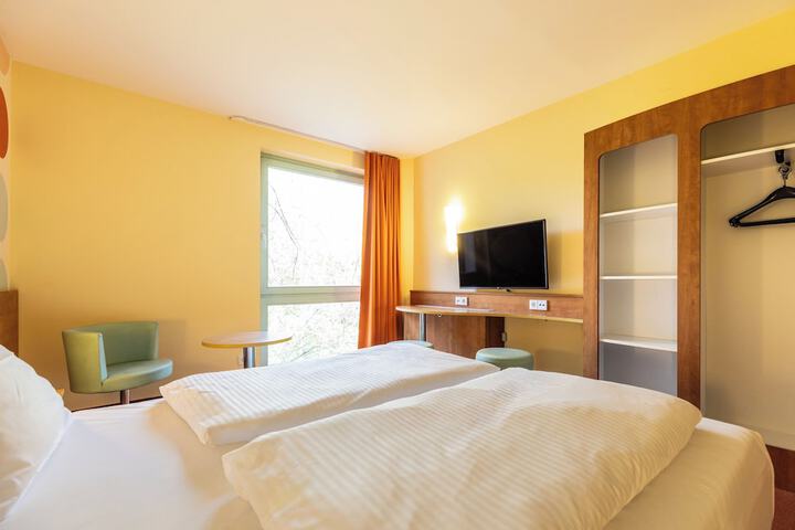 Room 18 of 154
