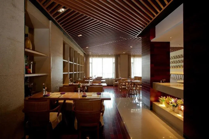 Dining 7 of 7