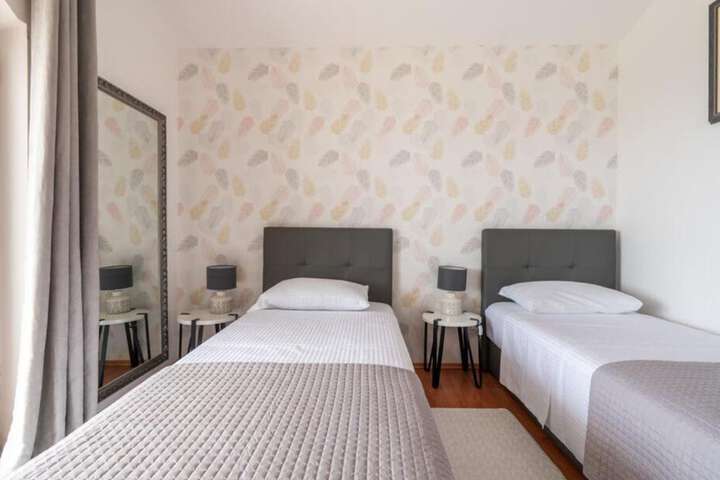 Room 8 of 42