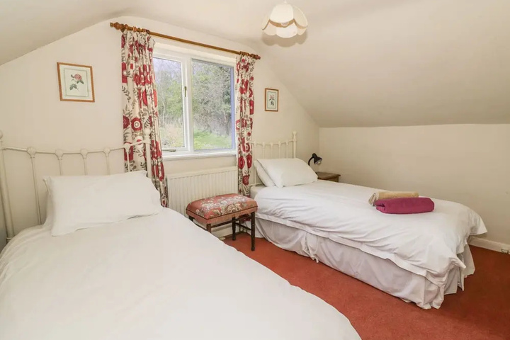 Room 5 of 12