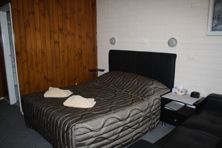 Room 7 of 27