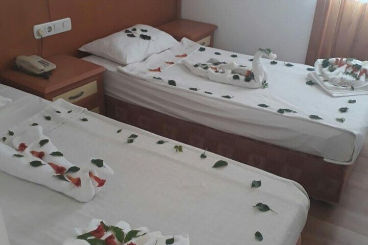 Room 6 of 8