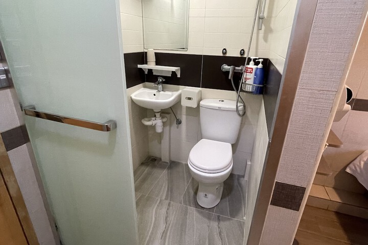 Room 126 of 195
