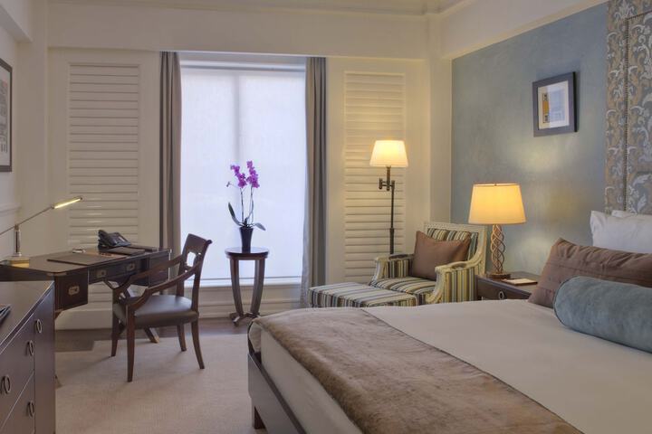 Room 14 of 208