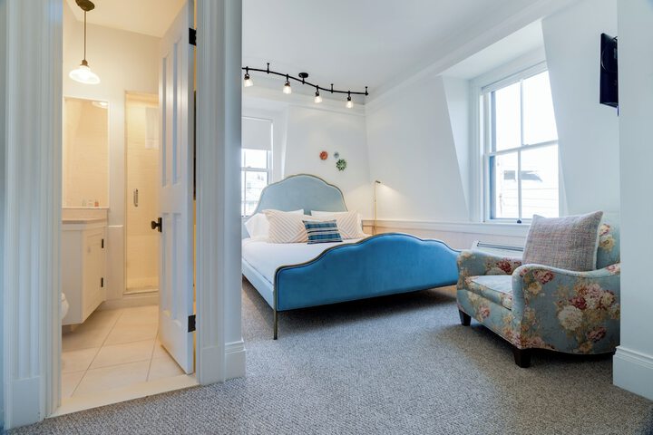 Room 10 of 34