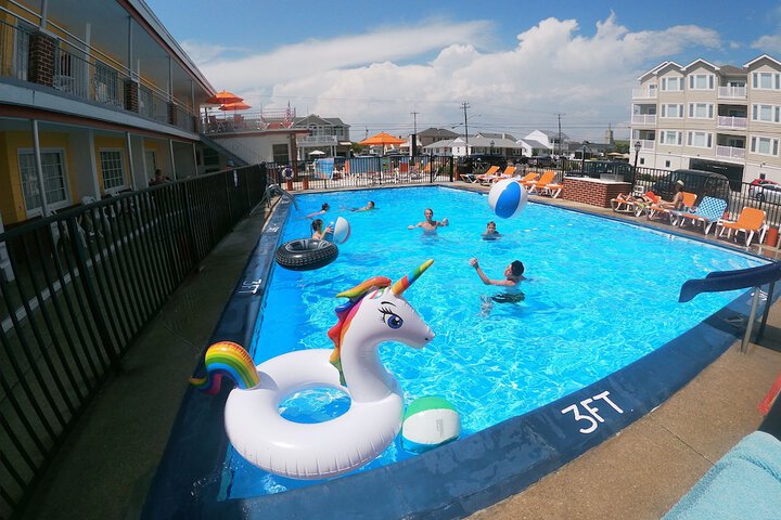 Pool 17 of 24