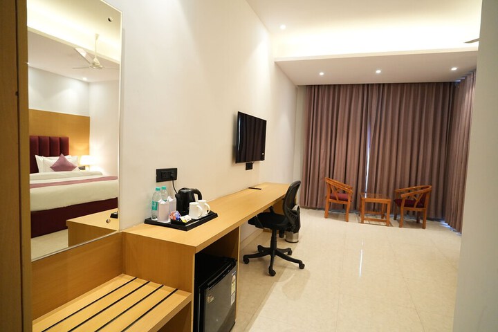 Room 5 of 6