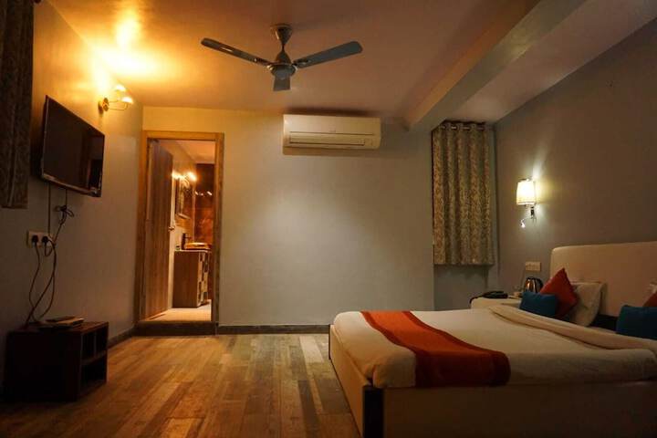 Room 12 of 33
