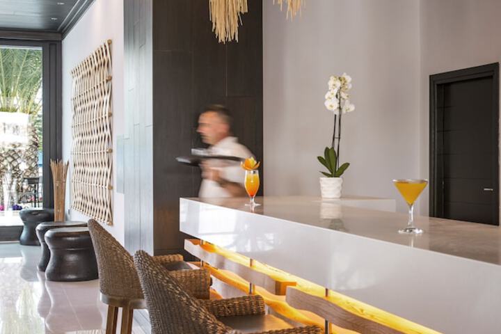 Lounge 61 of 71