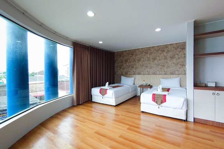 Room 12 of 20