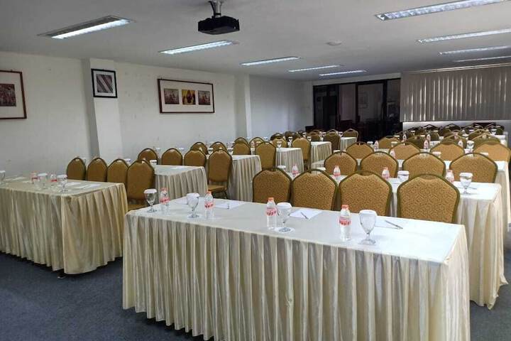 Business Center 27 of 30