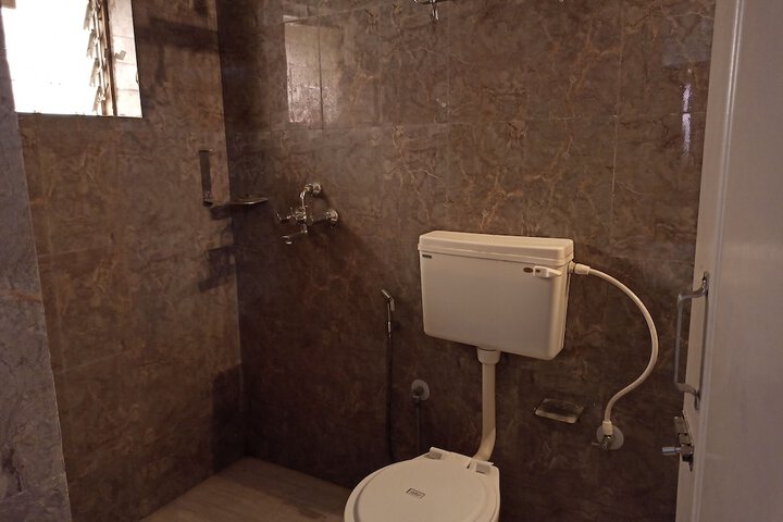 Room 7 of 33