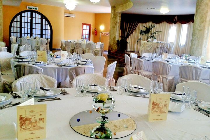 Ballroom/Hall 17 of 31