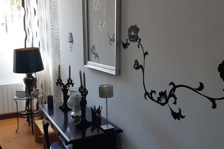 Room 13 of 18