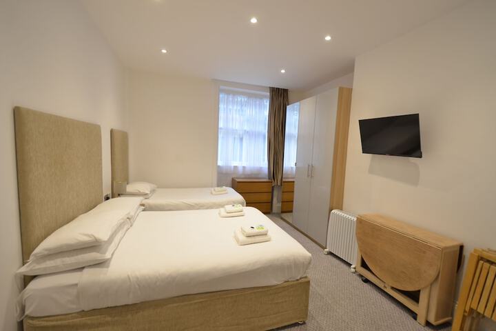 Room 157 of 371