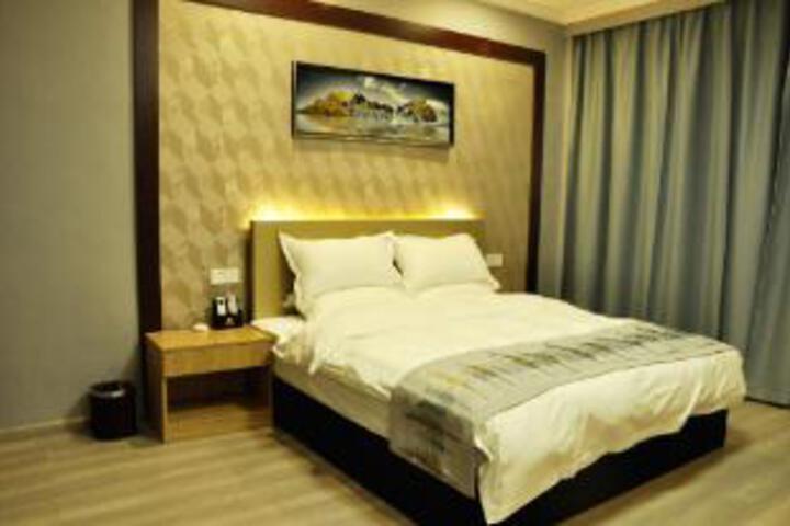 Room 12 of 14