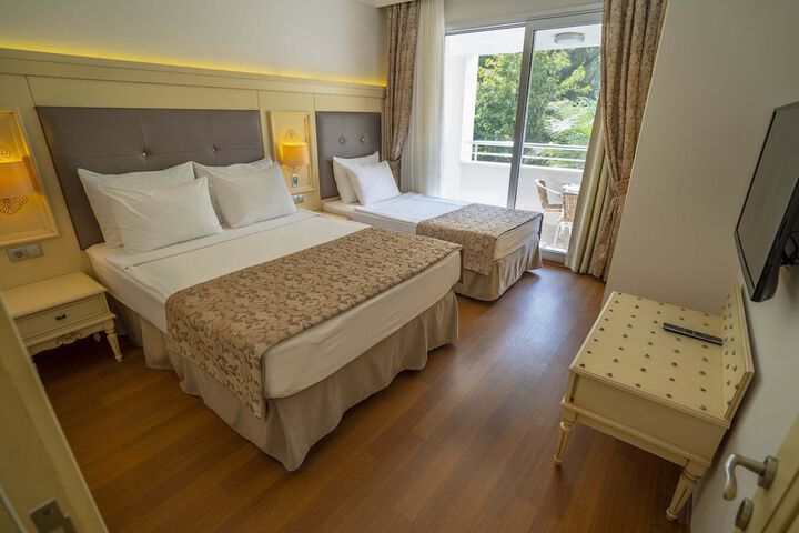 Room 7 of 32