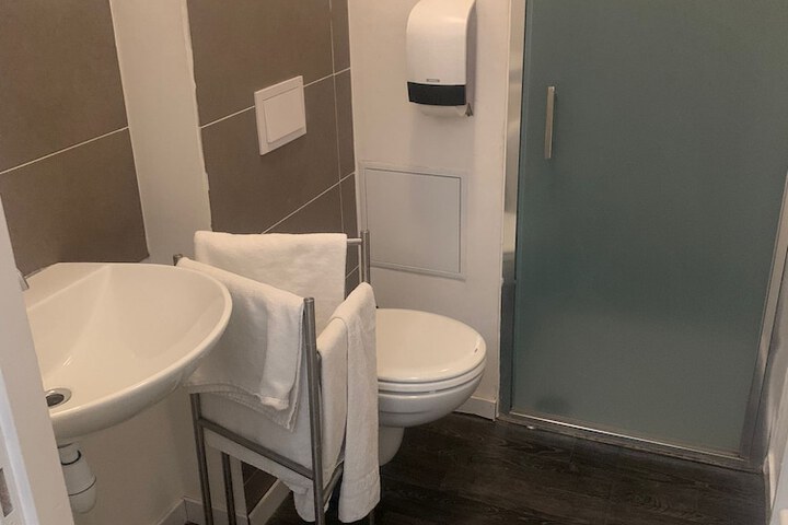 Room 10 of 17