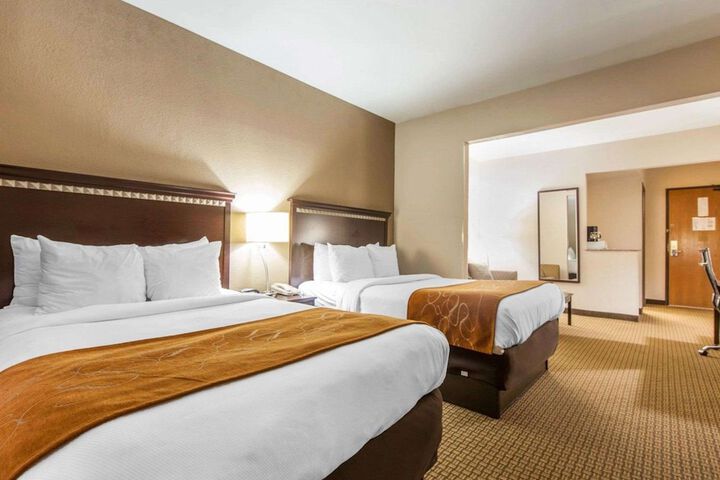 1 King Bed Suite (2 of 15)